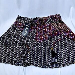 🅽🅴🆆 BooHoo paisley flowy elastic waistband lightweight shorts, size 4